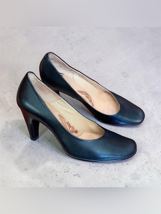 Sofft Shoes - Sofft Black Leather Heels NEW